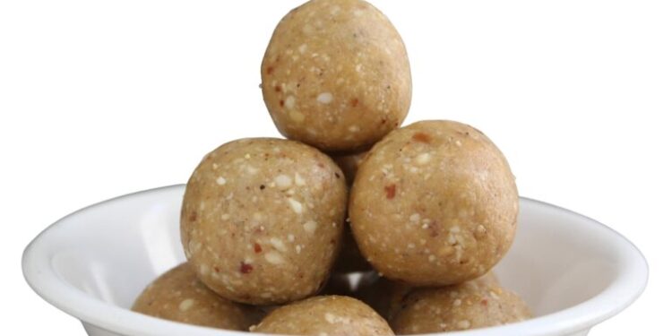 हिमोग्लोबिन वाढण्यासाठी खा शेंगदाणा लाडू, जाणून घ्या शेंगदाणा लाडू खाण्याचे इतर फायदे