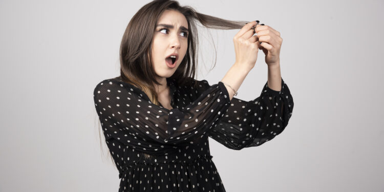 Stop Hair fall : केस गळती कमी करण्यासाठी घरगुती उपाय