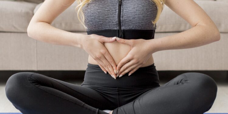 ‘या’ योगासनांच्या मदतीने पचनसंस्था करा मजबूत आणि मिळवा पोटाच्या आजारांपासून सुटका