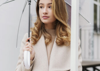 Monsoon Skincare : पावसाळ्यात ‘अशी’ घ्या त्वचेची काळजी