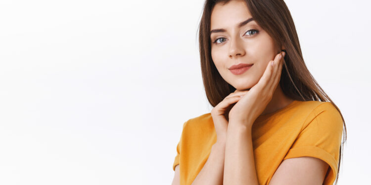 Lipcare : गुलाबासारखे मुलायम ओठ, तेही घरगुती उपायांनी !