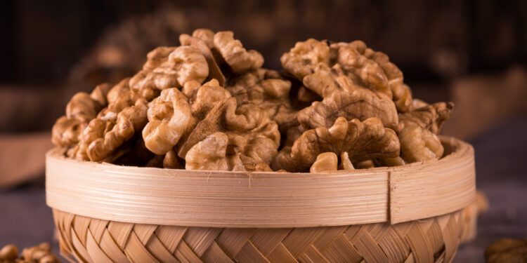 एका दिवसात किती अक्रोड खावेत?, जाणून घ्या अक्रोड खाण्याचे फायदे