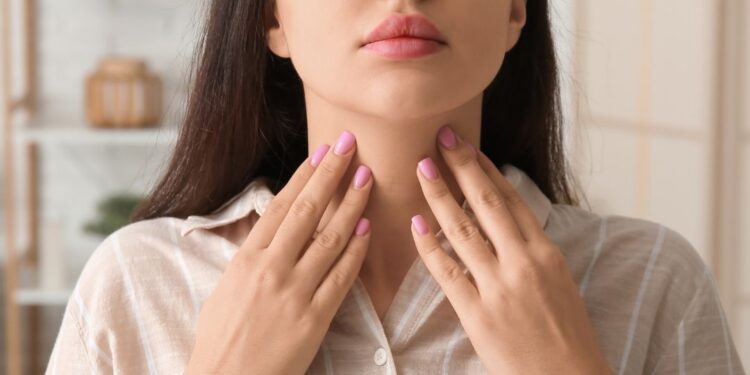 Yoga Poses to Control Thyroid Naturally : थायरॉईड नियंत्रित करण्यासाठी करा ‘हे’ सोपे योगासन