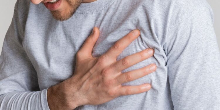 High Cholesterol Levels : शरीरात कोलेस्ट्रॉल वाढल्यास त्वचेवर दिसणारी 5 लक्षणे