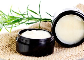 Lip balm use : “लिपबामचे जबरदस्त ब्यूटी हॅक्स – ओठांसोबतच संपूर्ण सौंदर्यासाठी उपयोगी”