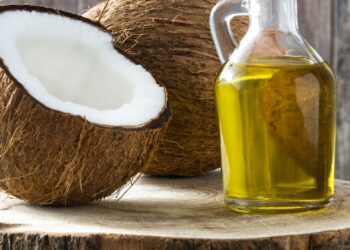 Coconut Oil Use : एक तेल, अनेक उपयोग, जाणून घ्या खोबरेल तेलाचे महत्वाचे फायदे