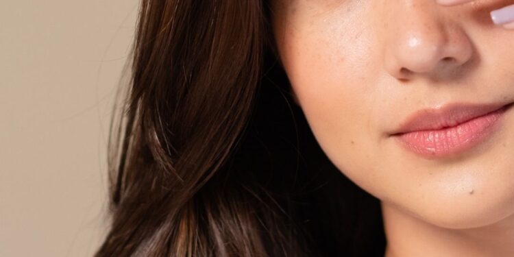 अंघोळीच्या पाण्यात मिसळा ‘या’ गोष्टी आणि मिळवा सौंदर्य आणि आरोग्याचा दुहेरी लाभ!