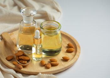 Almond Oil : आरोग्य आणि सौंदर्याला नवा उजाळा – बदाम तेल, जाणून घ्या बदाम तेलाचे फायदे