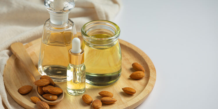 Almond Oil : आरोग्य आणि सौंदर्याला नवा उजाळा – बदाम तेल, जाणून घ्या बदाम तेलाचे फायदे