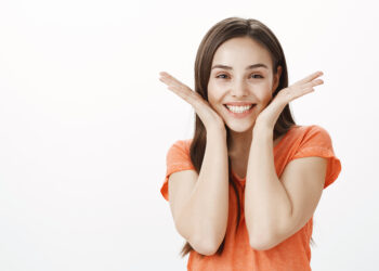 Sparkling White Teeth : पांढऱ्याशुभ्र दातांसाठी सोपे घरगुती उपाय