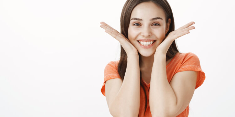 Sparkling White Teeth : पांढऱ्याशुभ्र दातांसाठी सोपे घरगुती उपाय