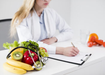 Control high blood pressure : उच्च रक्तदाब नियंत्रित करण्यासाठी आहारात करा ‘हे’ बदल